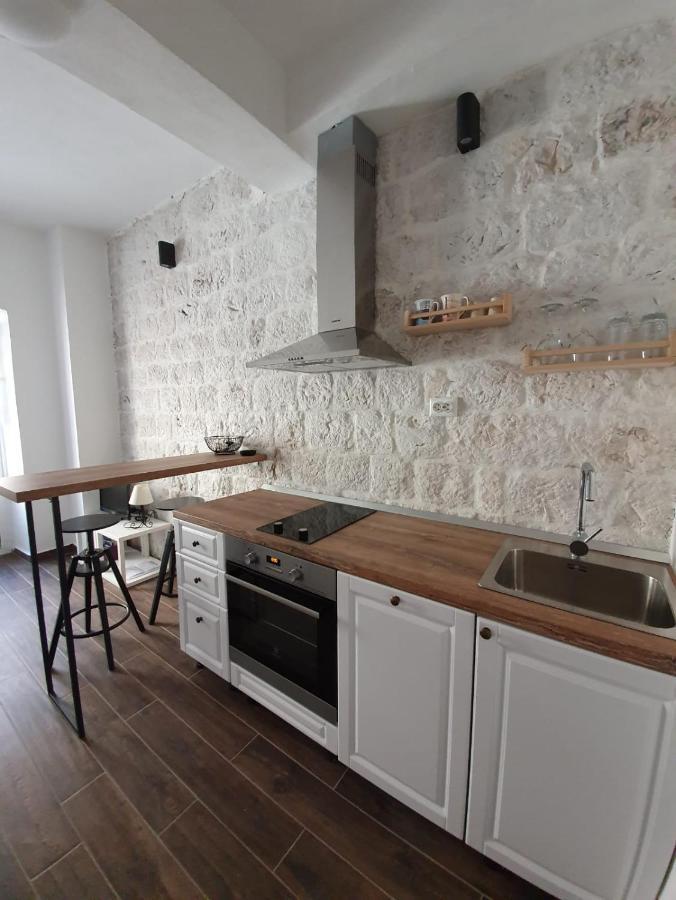Apartments Kut Vis Dış mekan fotoğraf